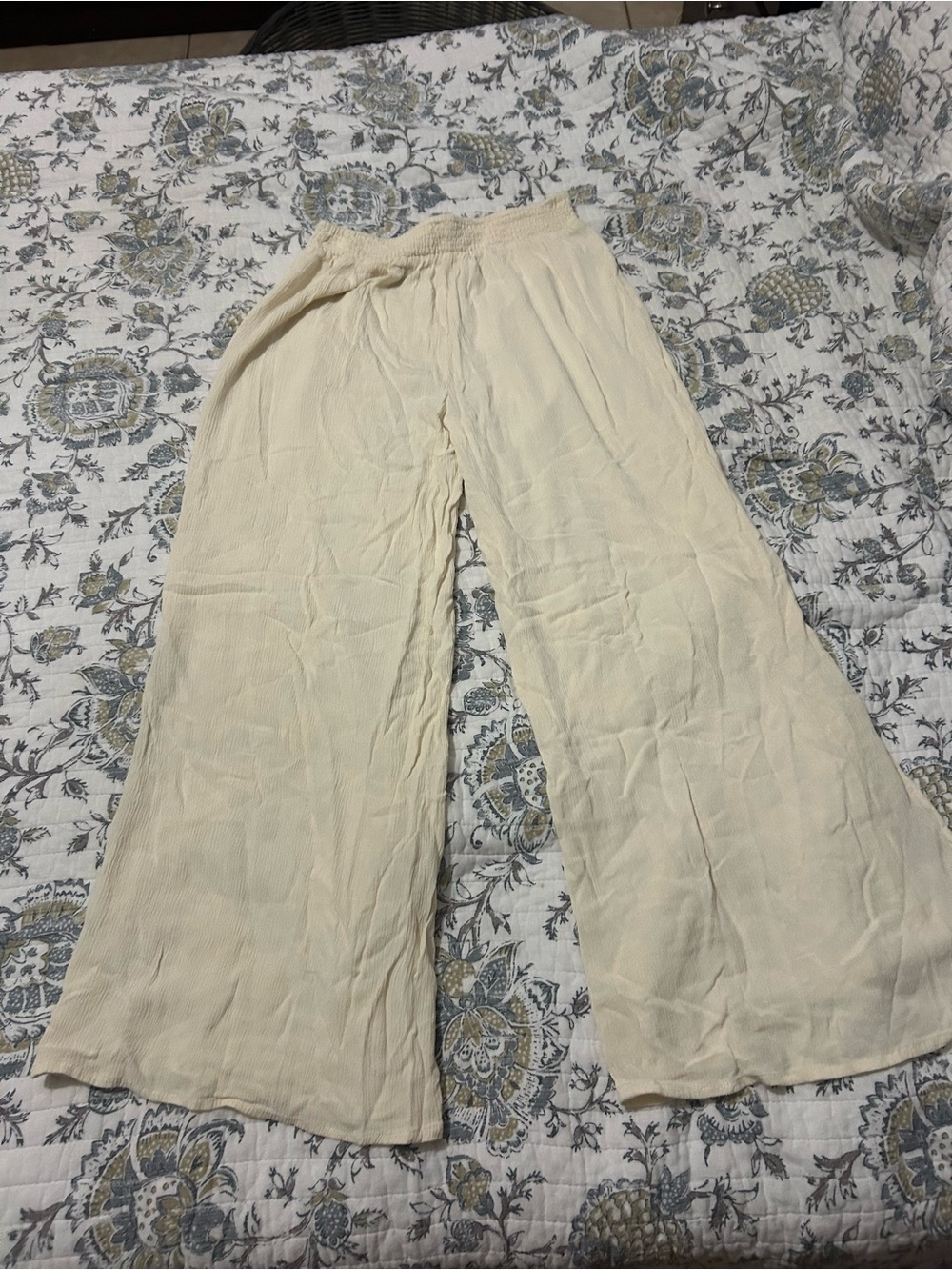 Light Cream Wide-Leg Women's Pants with Elastic Waist - Picture 4 of 4
